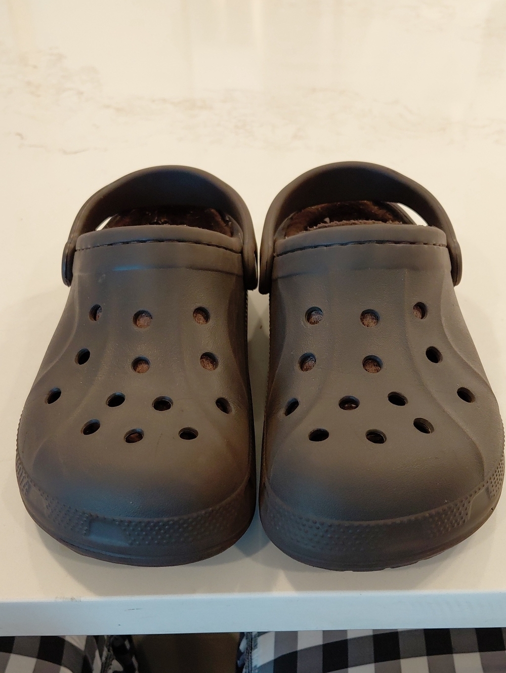 Unisex Black CROCS Classic Clogs with heel Strap...Size 8 WOMEN/ 6 MEN..EUC